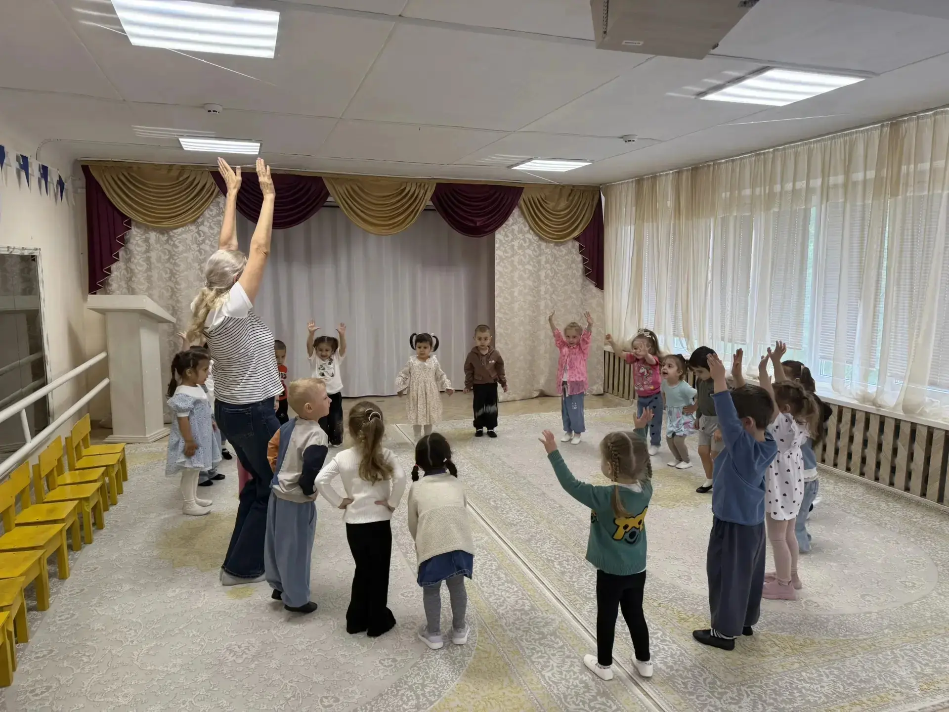 Музыкальные занятия в первой младшей группе.