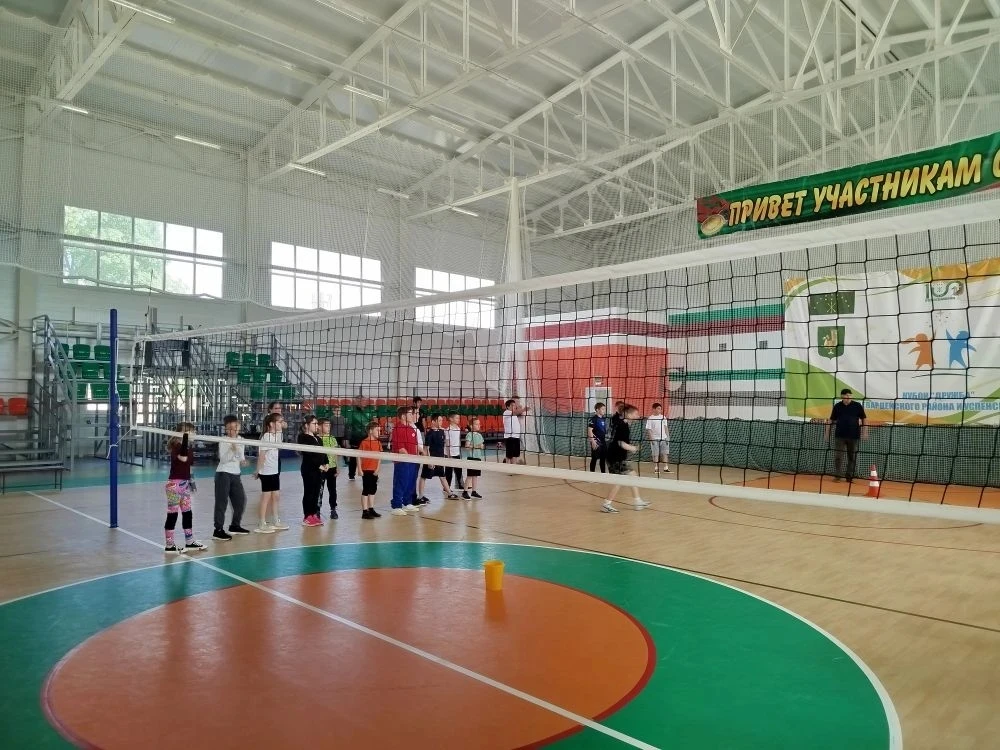 На базе ФОК "Кавказ" продолжается летняя оздоровительная площадка для детей. 
Занимались сегодня с д