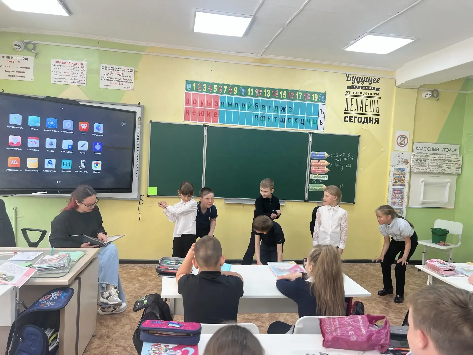 В рамках познавательной программы для детей «Сказки народов России»  организатор ДК «Восток» Кириенк