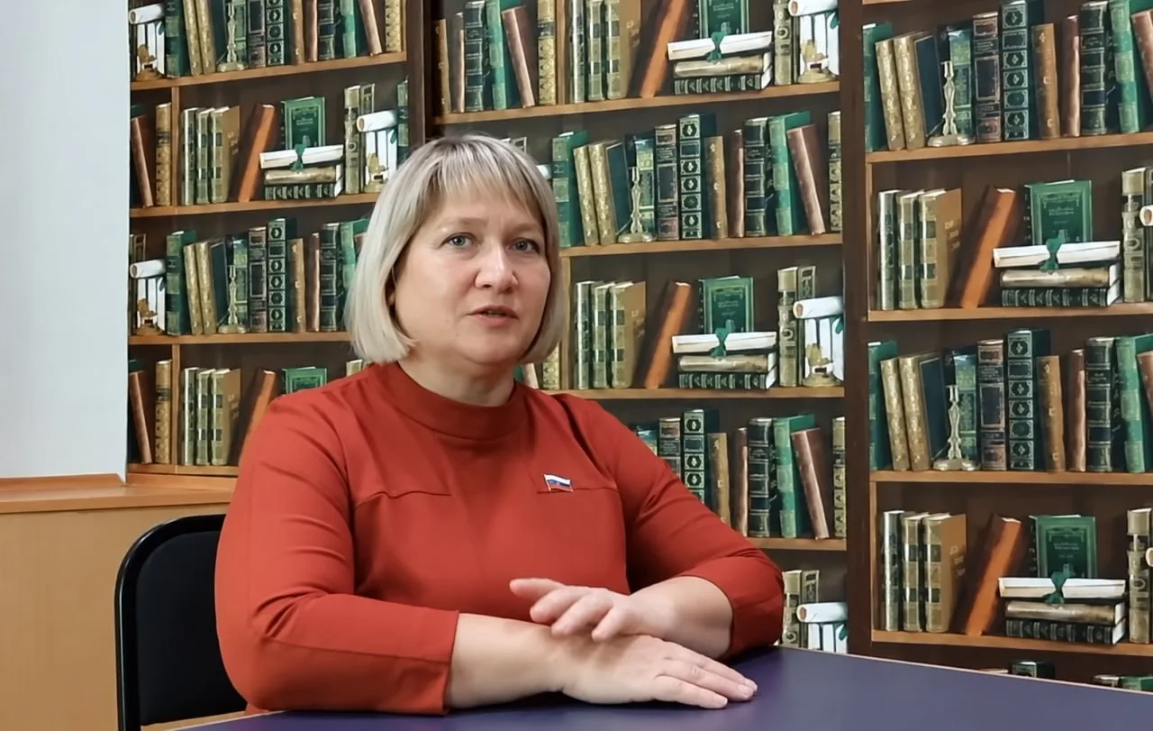 Отметим, что Екатерина Кузнецова была занята в педагогической сфере, она была директоро...
