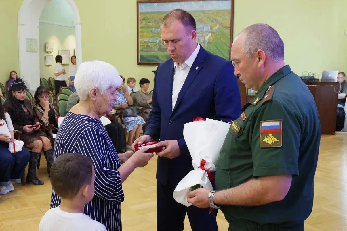 Сегодня во Дворце Наместника передали государственные награды