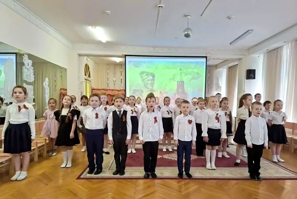 МАЛЕНЬКИЕ ГЕРОИ БОЛЬШОЙ ВОЙНЫ🎗️  В дошкольных отделениях нашей школы прошли праздничные тематические