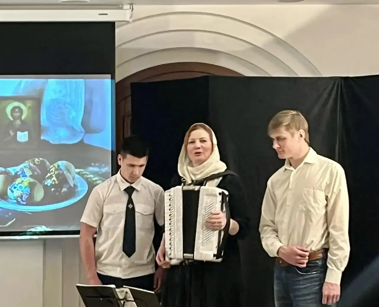 Пасхальный концерт театра «Ситцевая деревенька» в Михаило‑Архангельском Харлампиевском храме   В гал