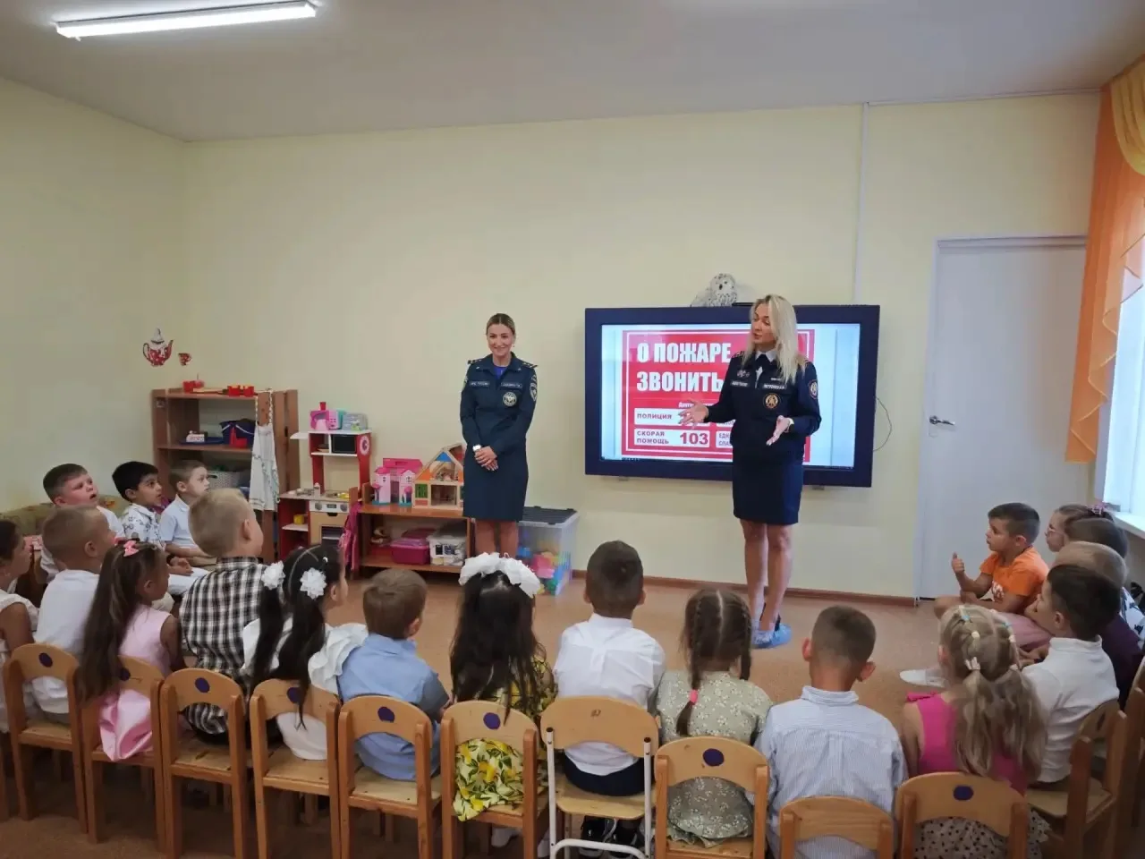 Сегодня к нашим ребятам группы «Земляничка»приходили сотрудники ВДПО Тосненского района...