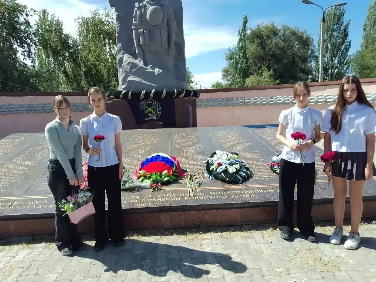 3 сентября активисты "Движения первых" из 8 "В" и  7 "Д" классов приняли участие в  мит...