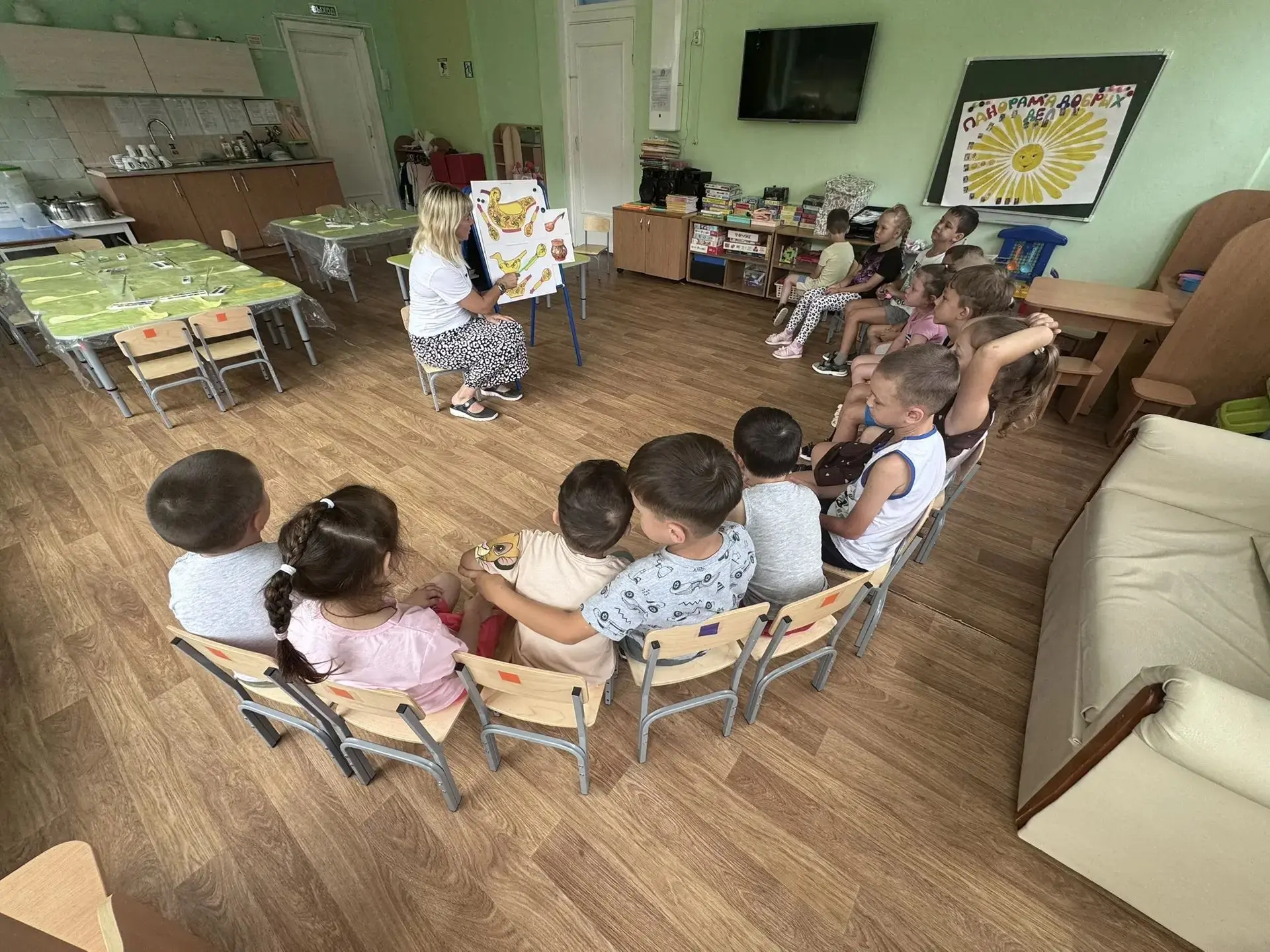 Хохломская роспись — один из самых узнаваемых русских народных промыслов. Её легко узнать по характе