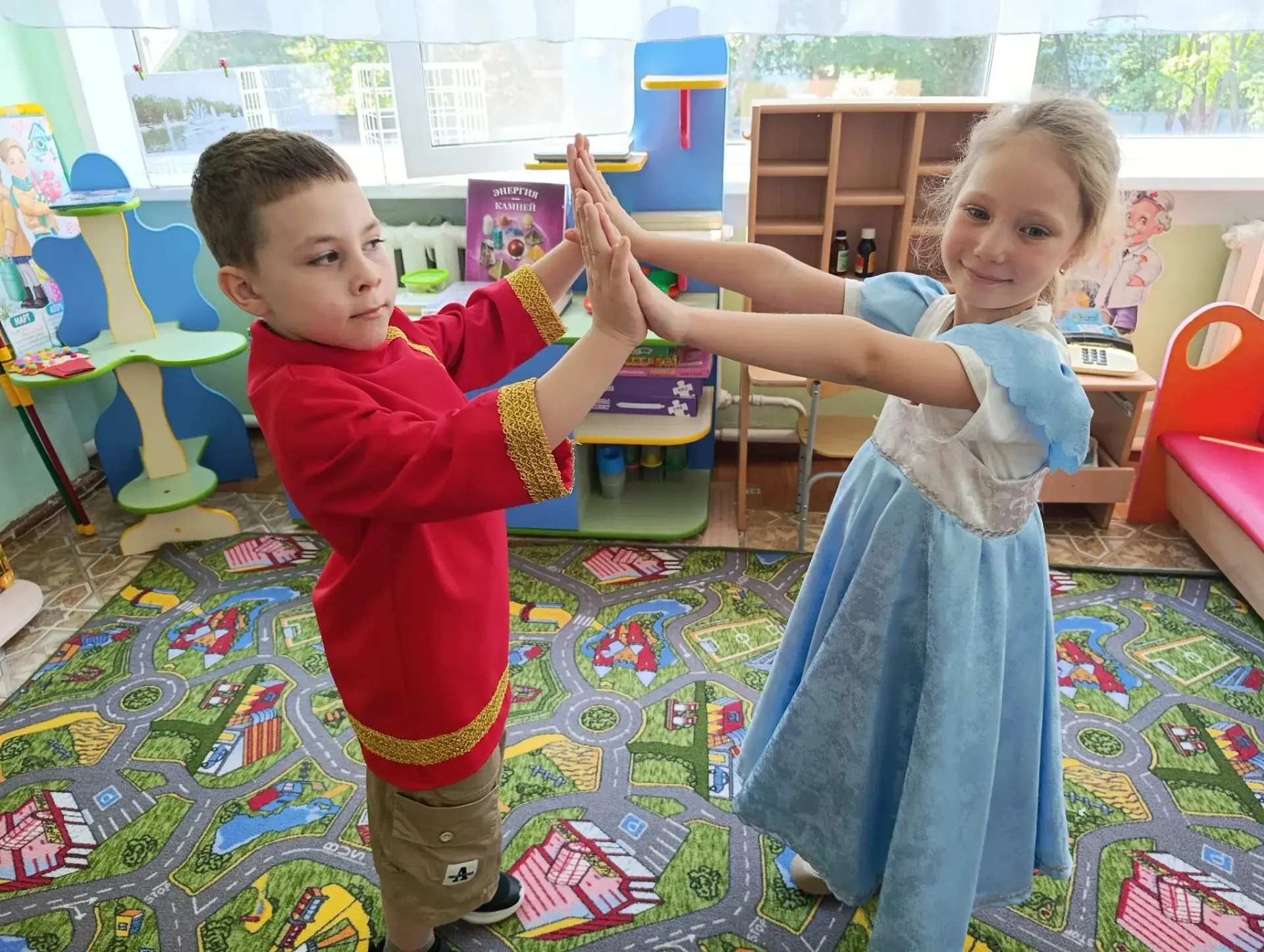 Народные игры — путь к здоровью и дружбе!

Одна из таких игр — «Золотые ворота». Она не только дарит