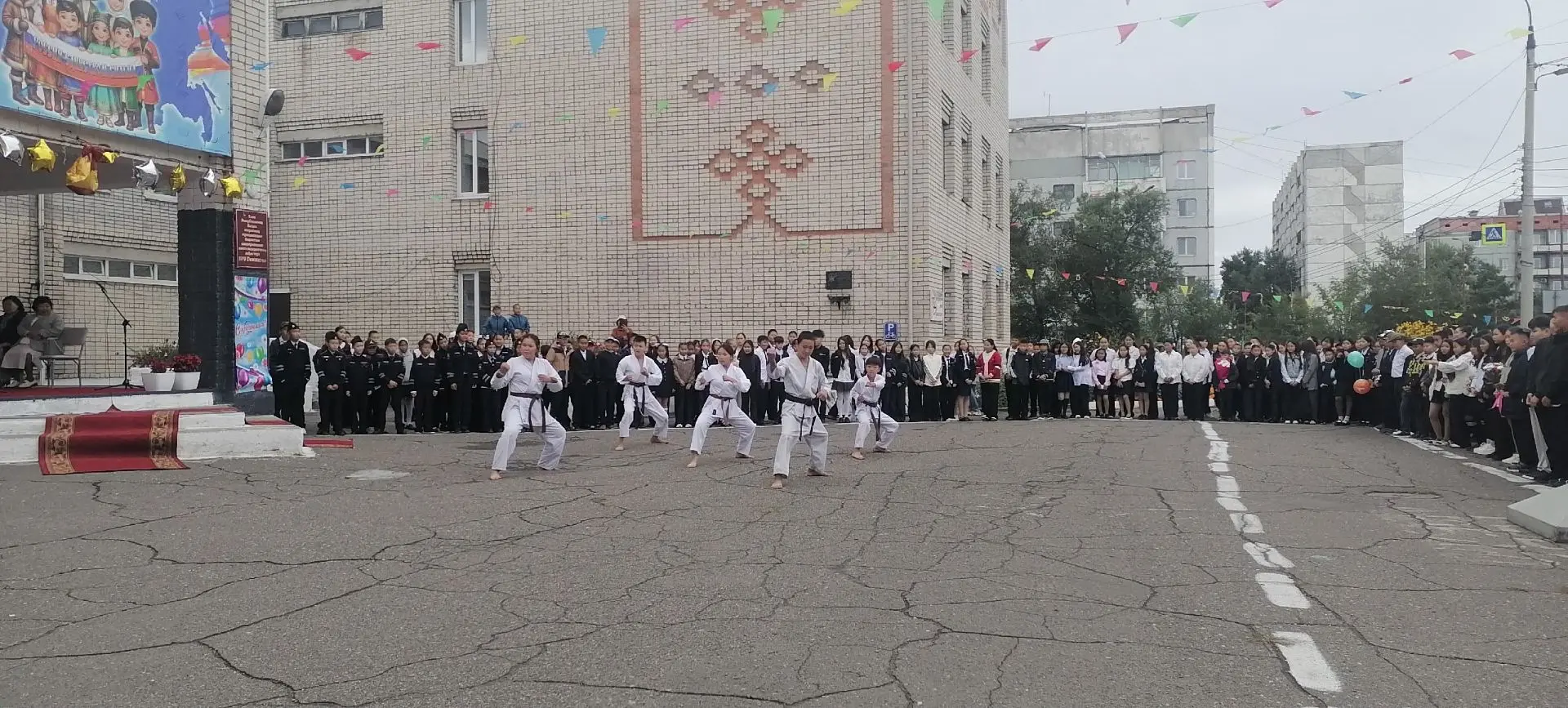 Кызылдың 9 дугаар гимназияның немелде өөредилге адырында «Шотокан хевирниң каратэ-до» с...