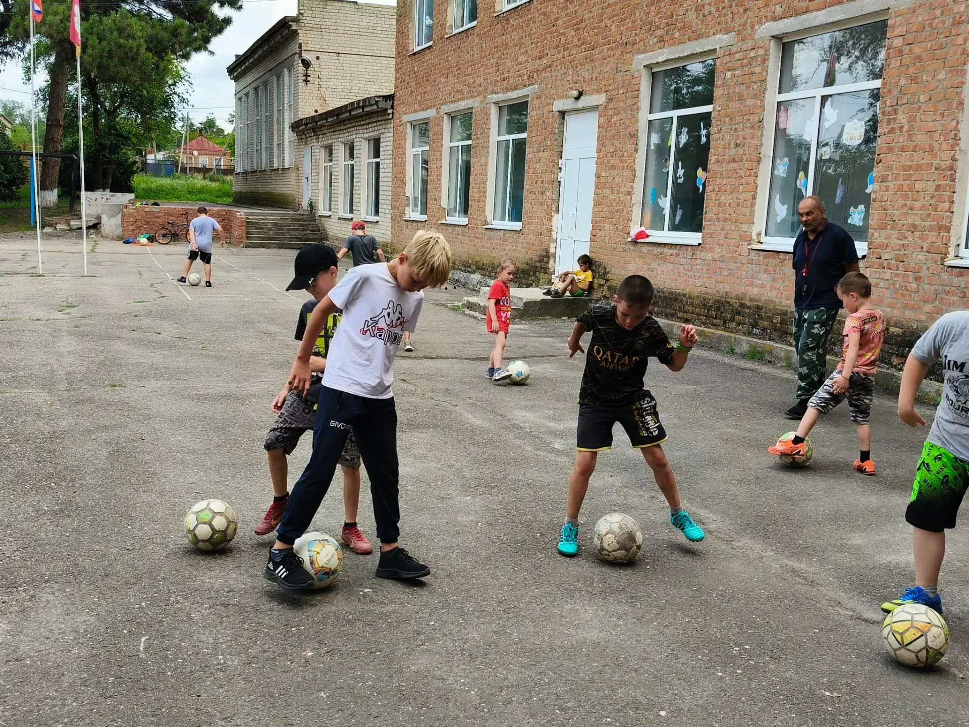 Да здравствует, Футбол💥⚽⚽
   Футбол — это не просто игра, это эмоции, драйв и настоящая школа жизни