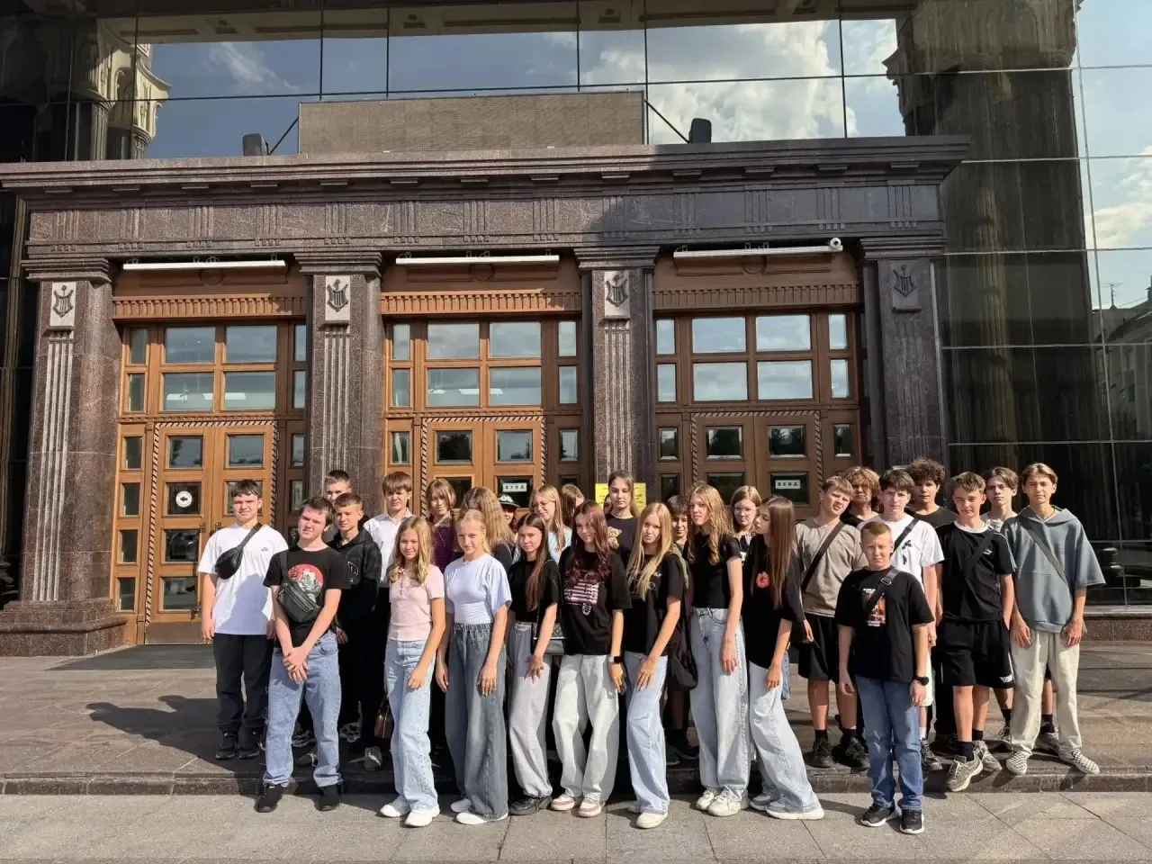 🎭 День знаний продолжается: культурный десант 8-11 классов! 🏛️