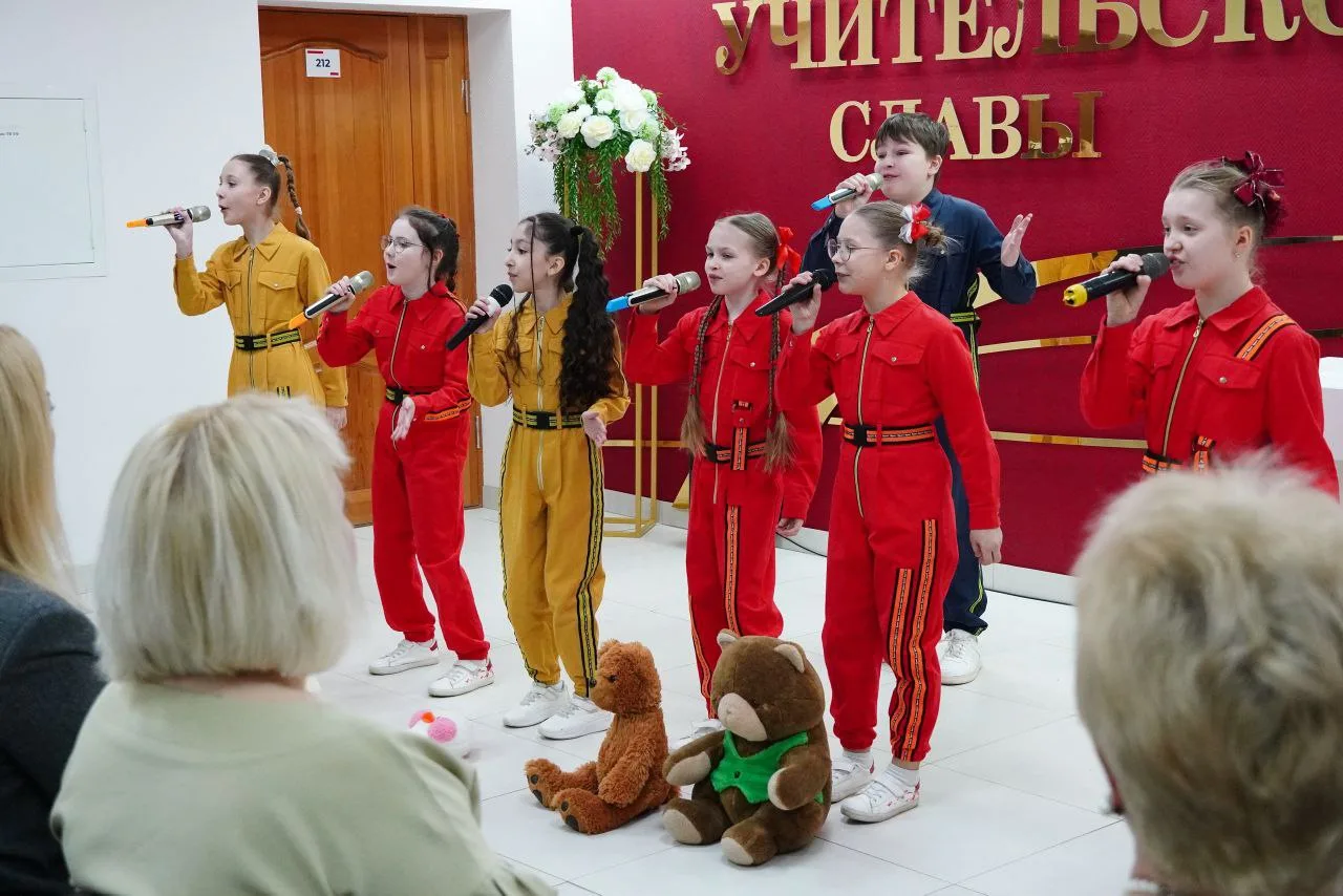 «Учителя героев». Важные истории без громких слов…    Сегодня в #ИРО43 состоялось торжественное откр