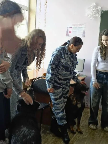 18 апреля учащиеся 8А, 8С, 9А, 9Б, 9С классов побывали на Дне открытых дверей в Самарском торгово-эк