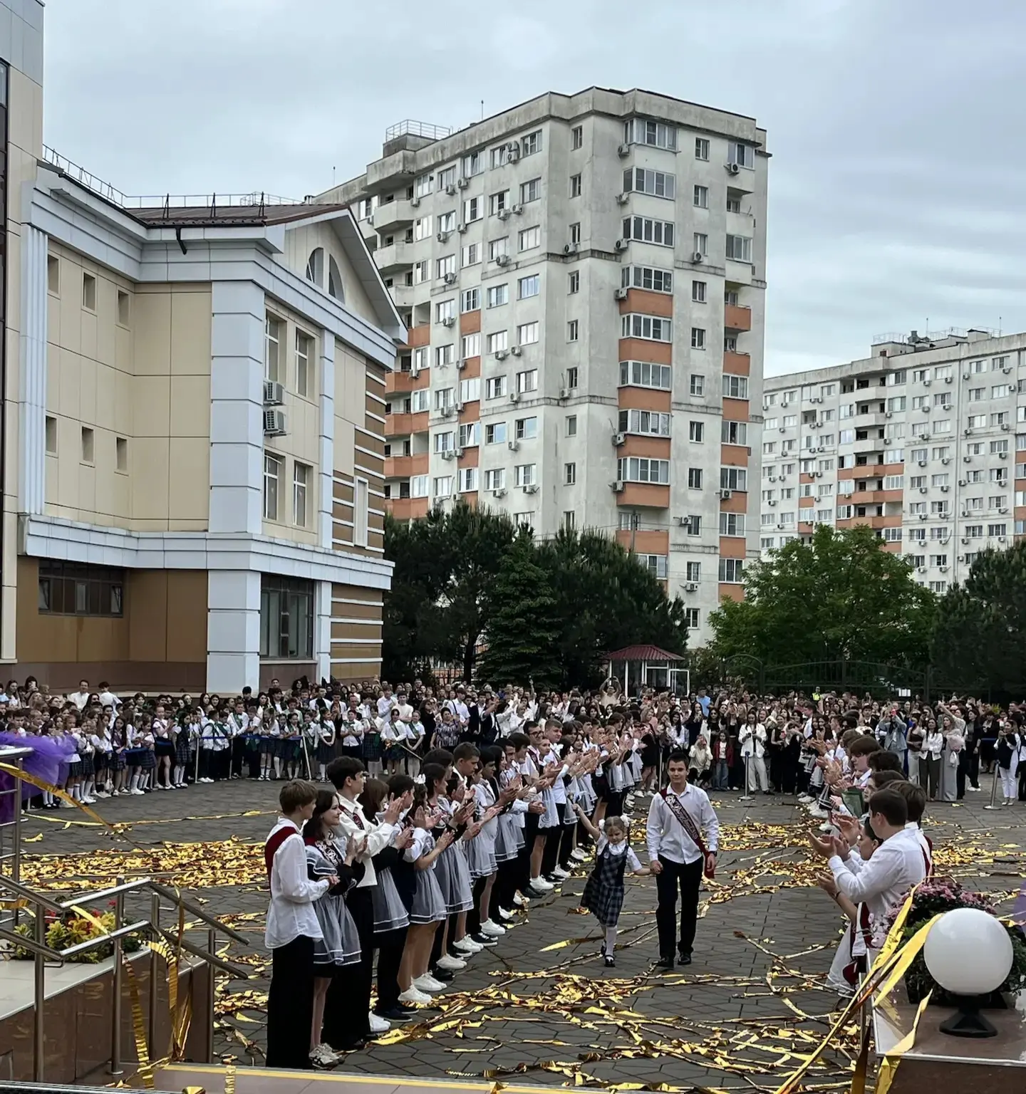 ✨️Этот день настал.   💼Кажется, еще вчера вы бегали в школьных коридорах с огромными букетами и порт