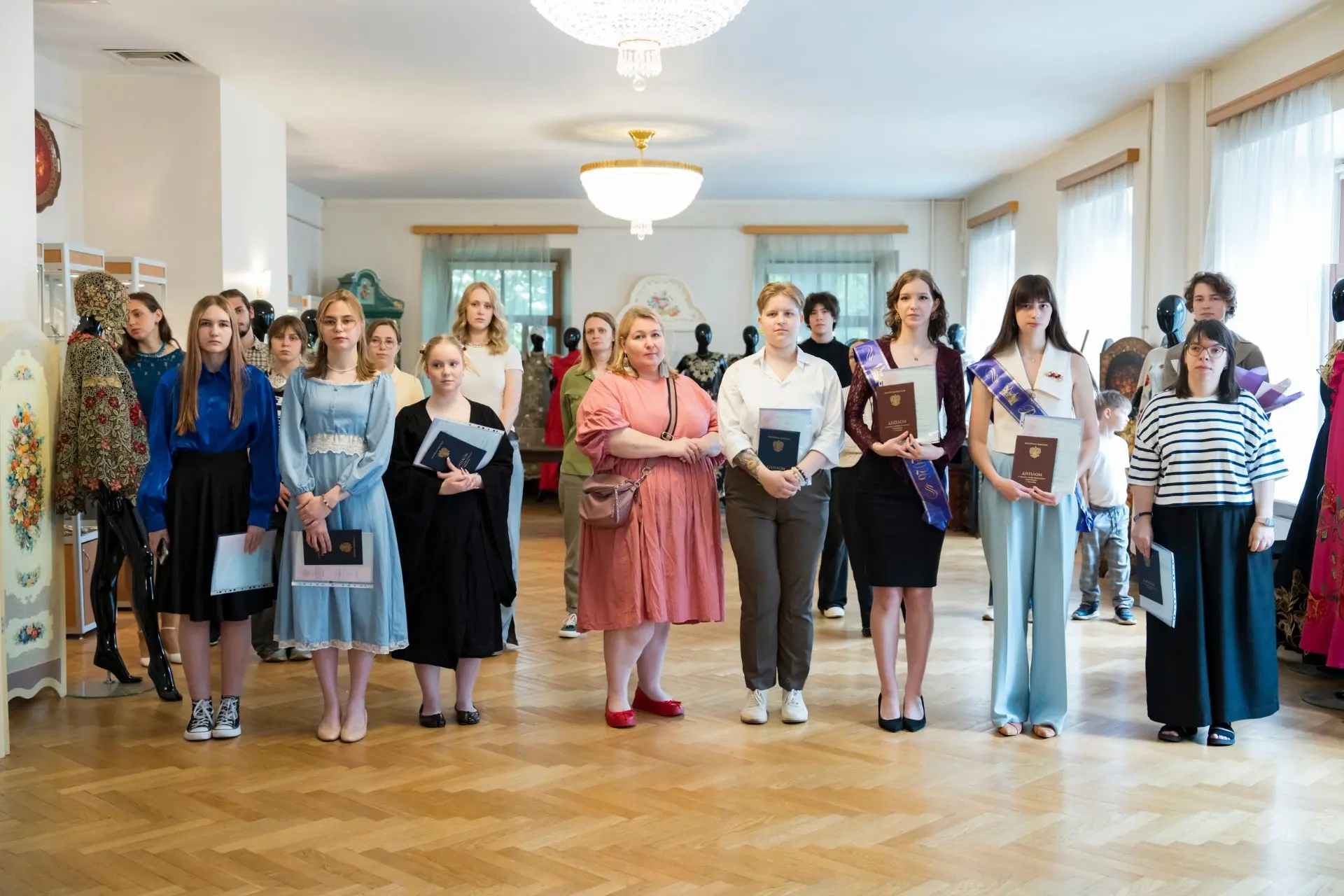 Вручение дипломов в Российском университете традиционных художественных промыслов

03.07.2026 в Росс
