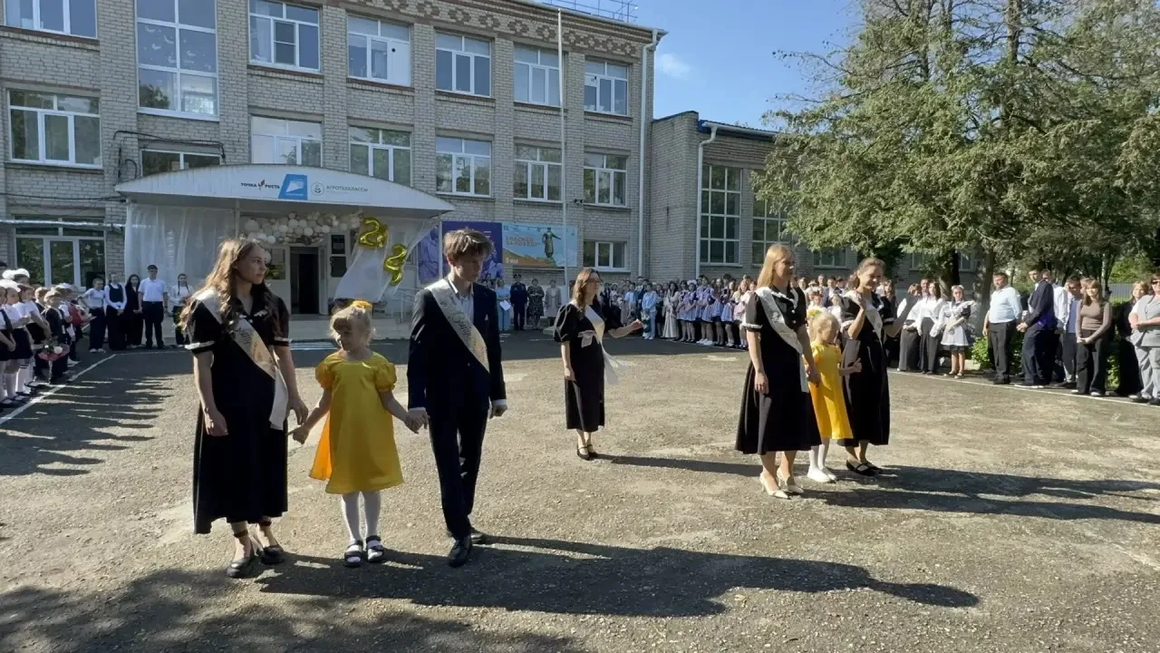 🌟🔔 В МКОУ СОШ № 5 отгремел последний звонок для наших дорогих выпускников 11-го и 9-х классов! Это
