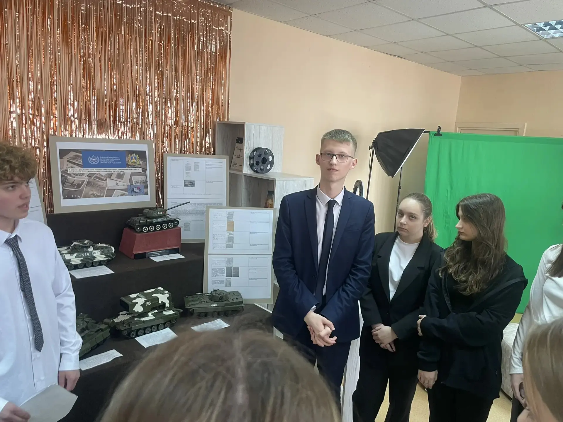 📅 Ежедневно на этой неделе наши ученики 10 «А» класса — Фомкин Артём и Чагорский Дмитрий — под руков