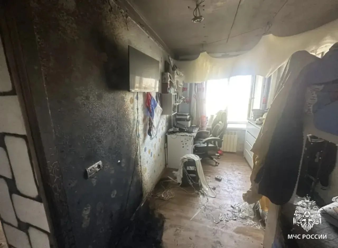 В Ангарске, в 85-м квартале, электросамокат решил устроить пиротехническое шоу в кварти...