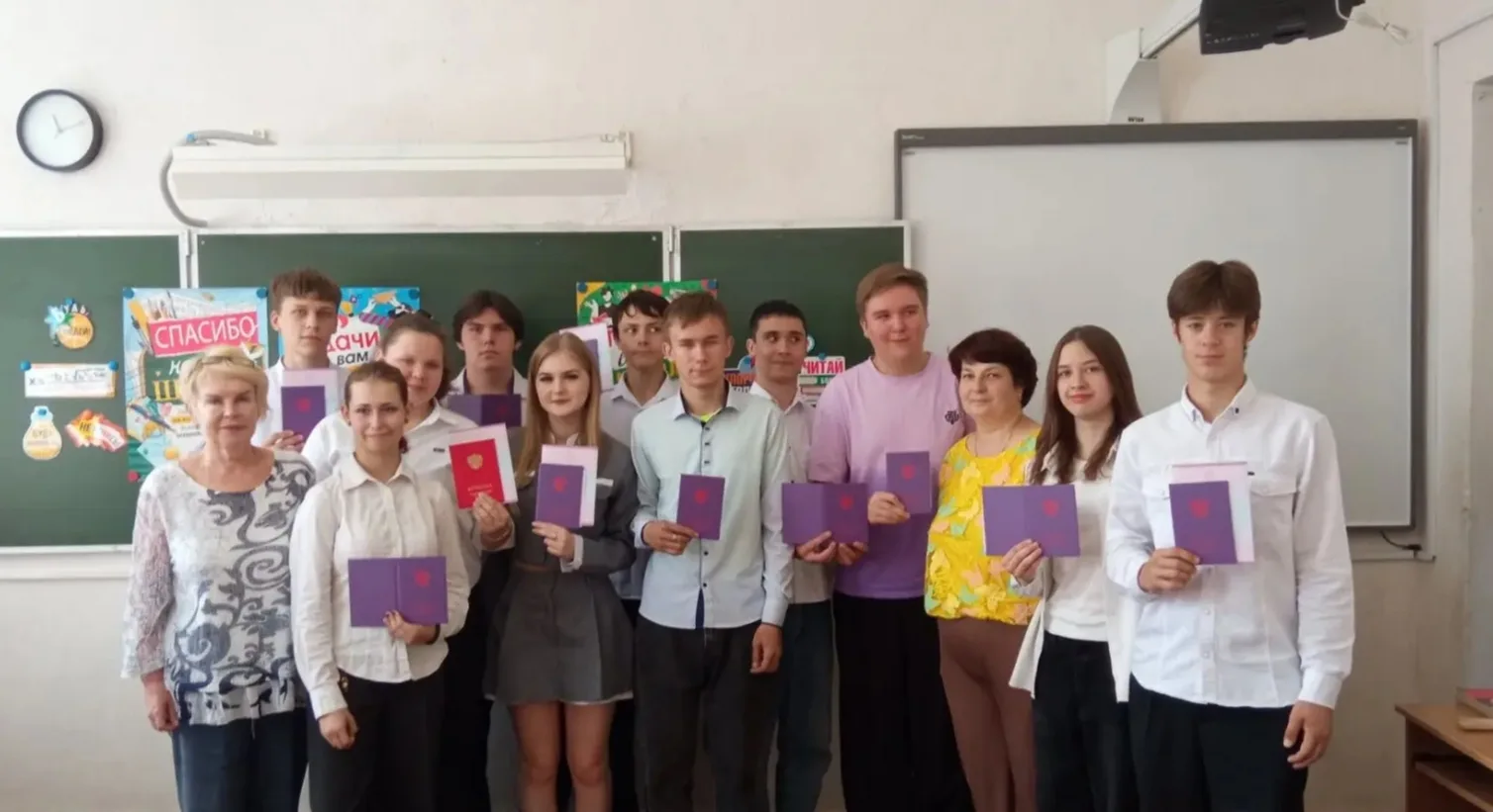 26 июня выпускникам 9 класса вручили аттестаты после сдачи экзаменов. Желаем всем удачи...