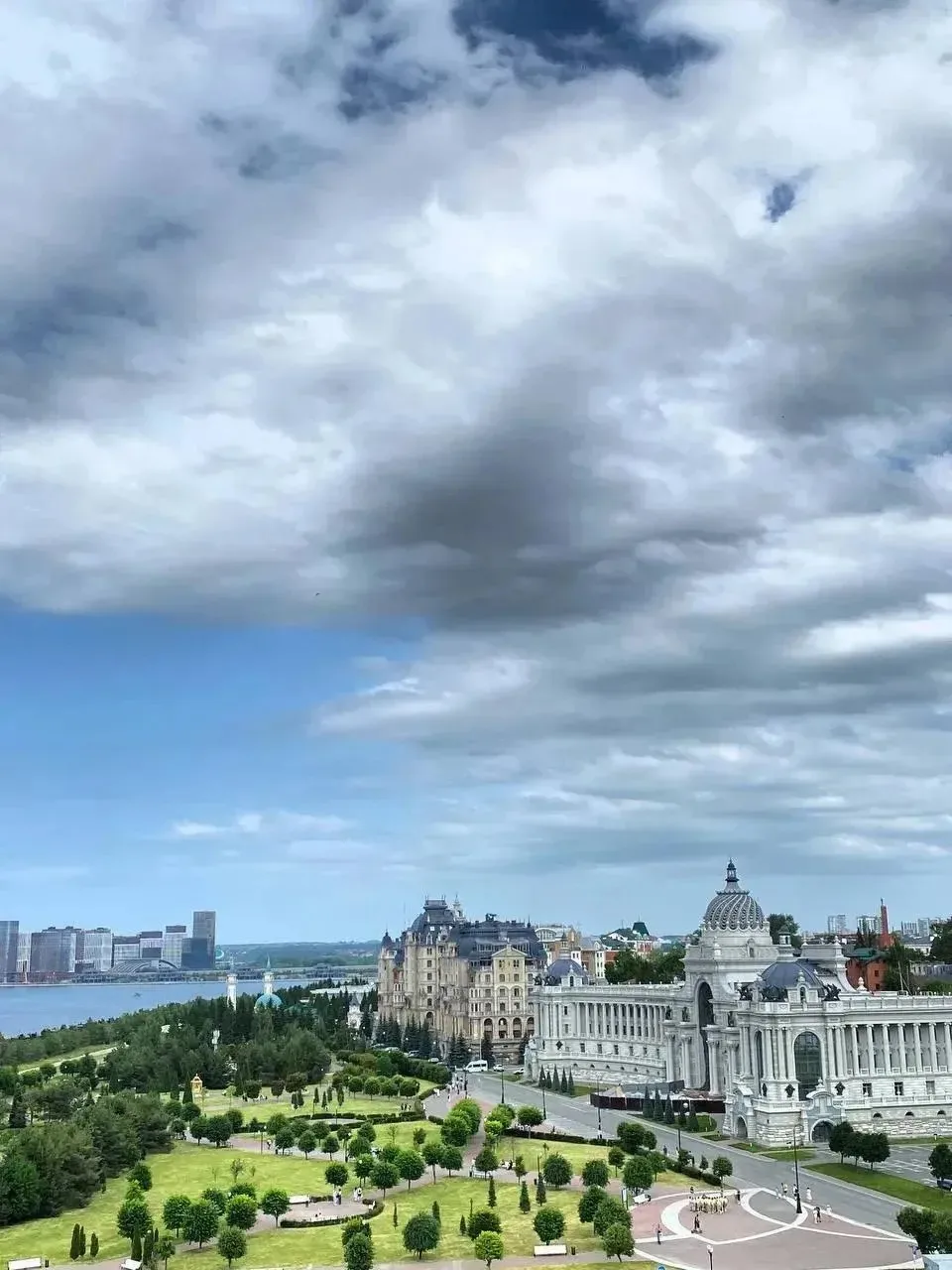 🌿 САМАЯ ГОСТЕПРИИМНАЯ СТОЛИЦА ПОВОЛЖЬЯ ЖДЁТ ВАС

🕌 Летняя Казань: Кремль, мечети и набережные
(2 д