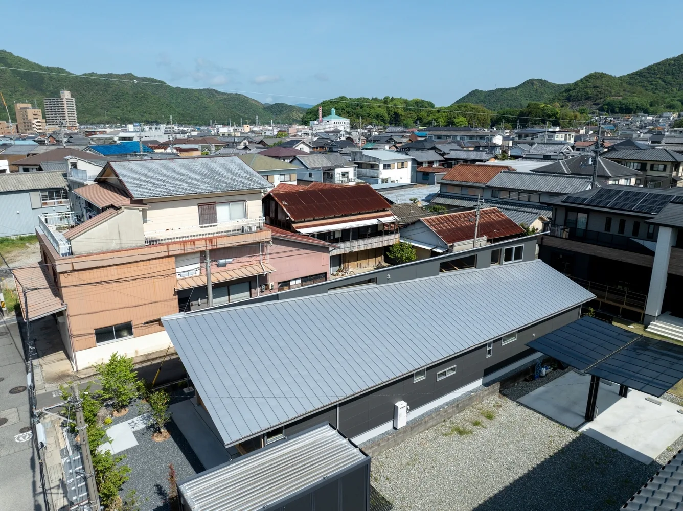 ▶ House with a Slit Roof / KOMINORU Design