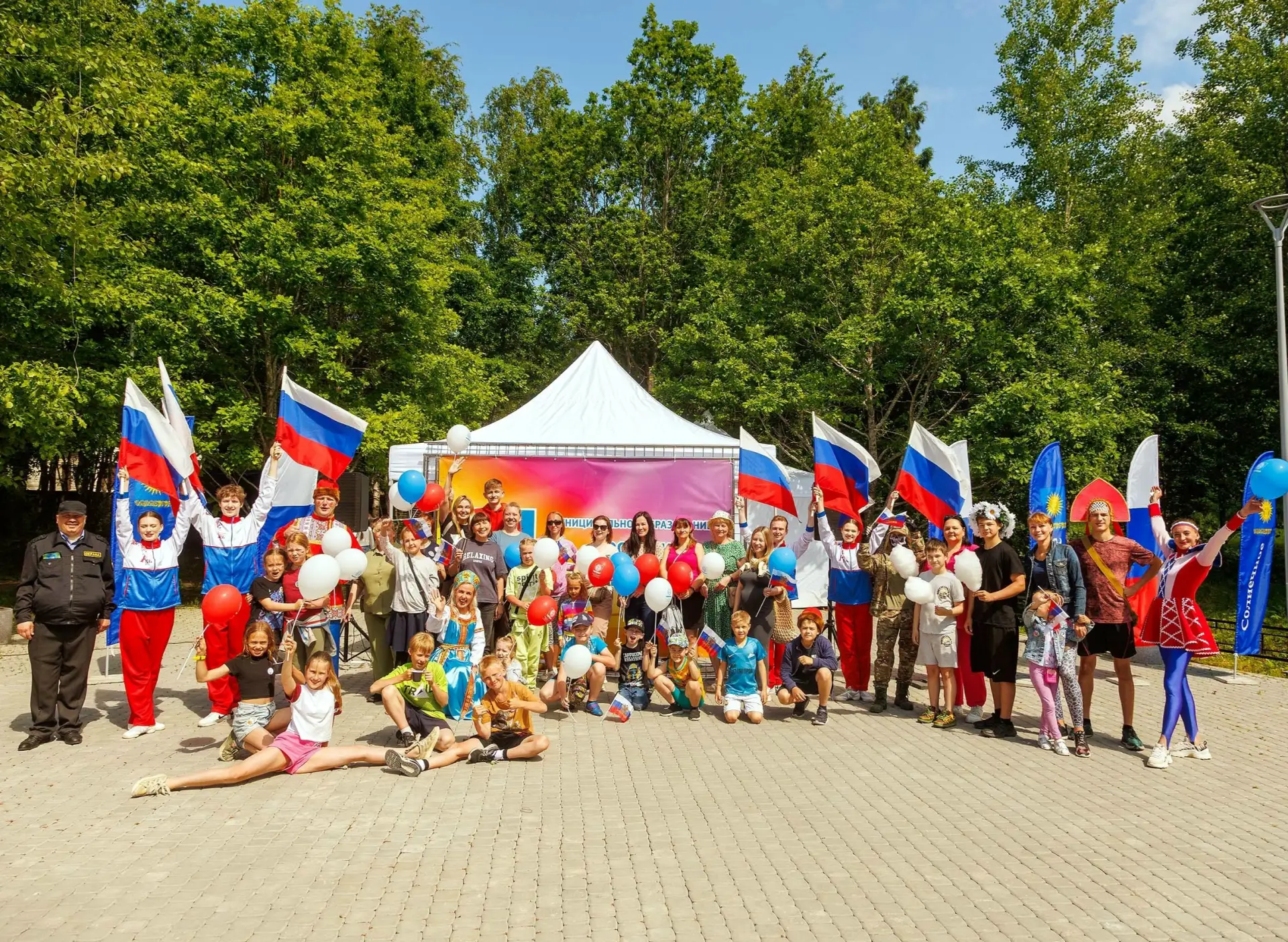 🎉 Ищем себя на фото!

Пусть праздник и пролетел, но эмоции остались с нами. Мы успели поймать самые
