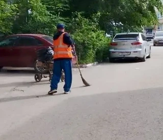 🧹Утренняя уборка придомовой территории по адресам:
