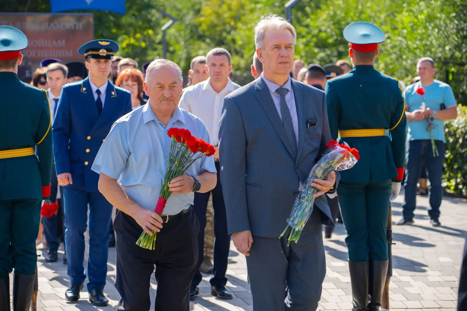 ↗️ Памятник и сквер имени Вячеслава Малярова в Балакове реконструировали при грантовой ...