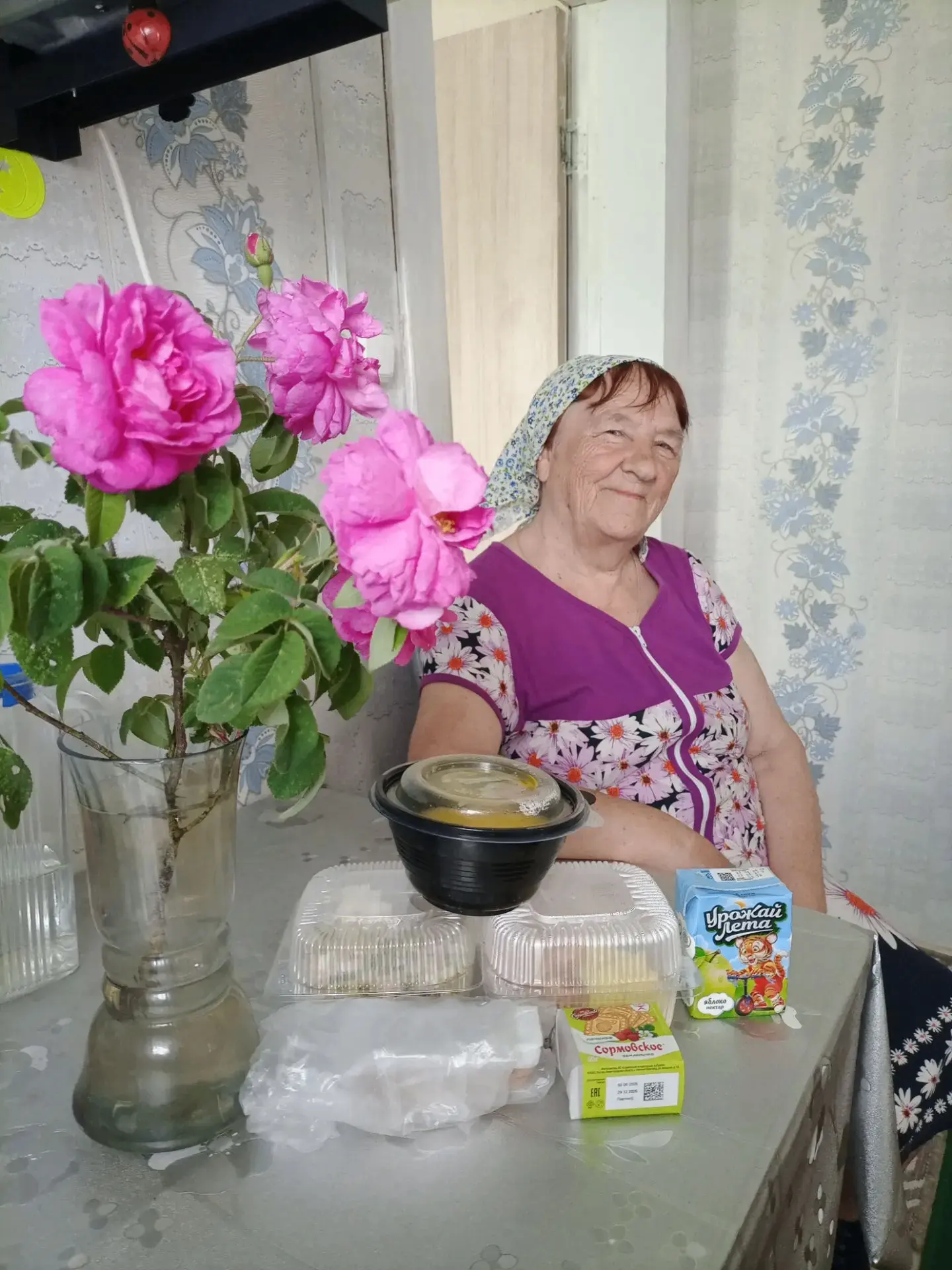 Уже на протяжении 6 лет хорошей традицией стало угощение горячими обедами 🍱  получателей социальных