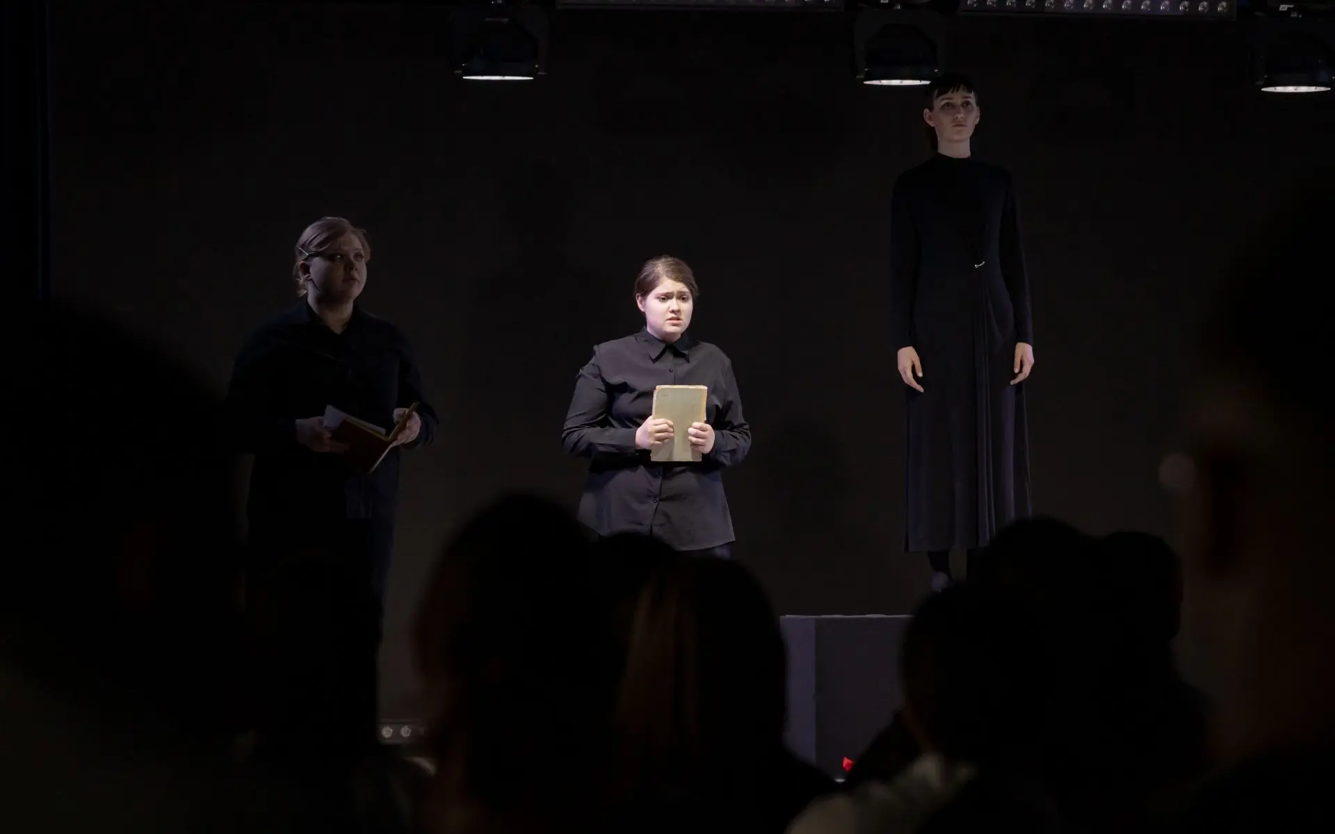🎭 «Поэма без героя» на сцене студии «Действие»  В Томском государственном педагогическом колледже те