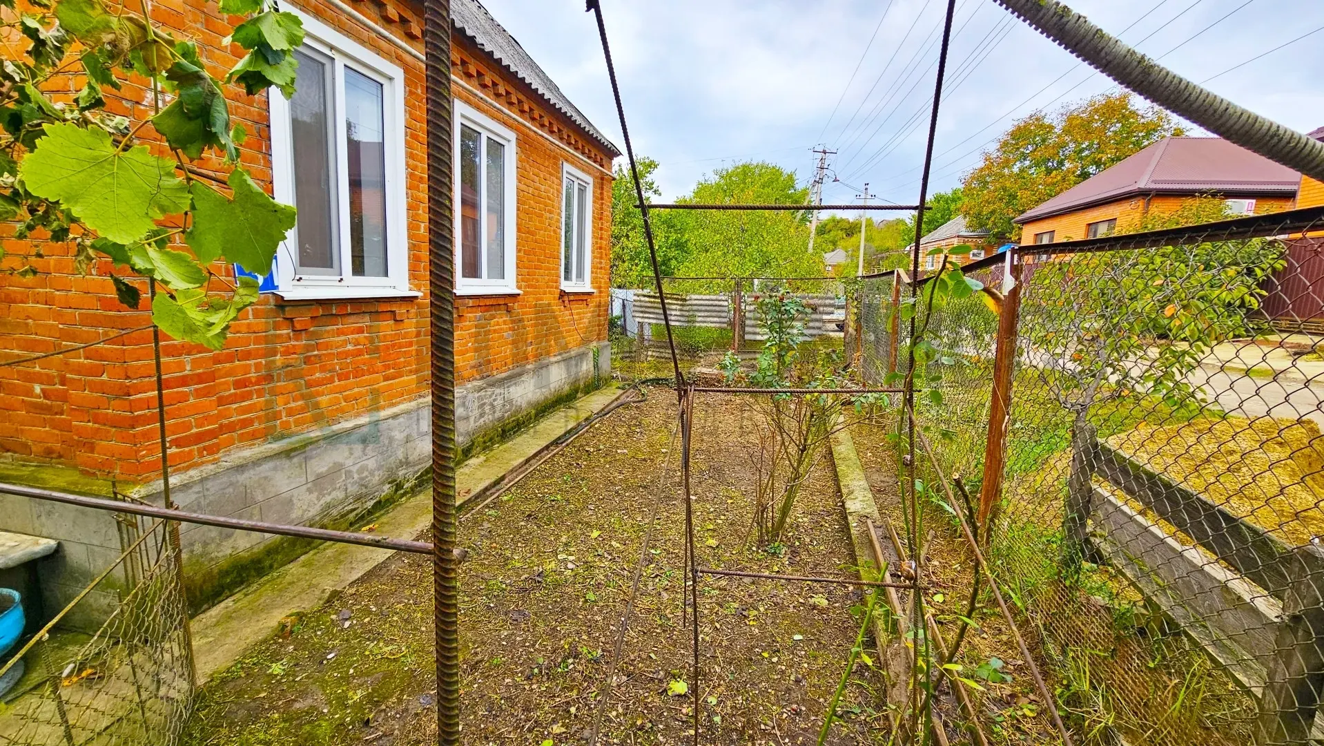 🏠 ID 120283276 Адрес: Краснодарский край, Северский р-н, п.г.т. Ильский  📍Кирпичный дом с гаражом и 
