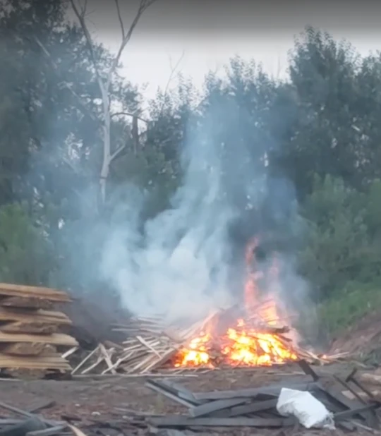 🔥 Пожар на лесопилке снова накрыл дымом Тагилстрой