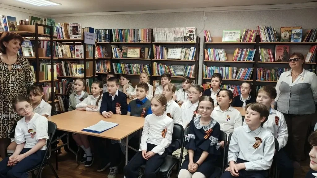 Вспоминая подвиг: «Страницы Победы» в городской библиотеке. 🇷🇺  В преддверии самого важного праздник