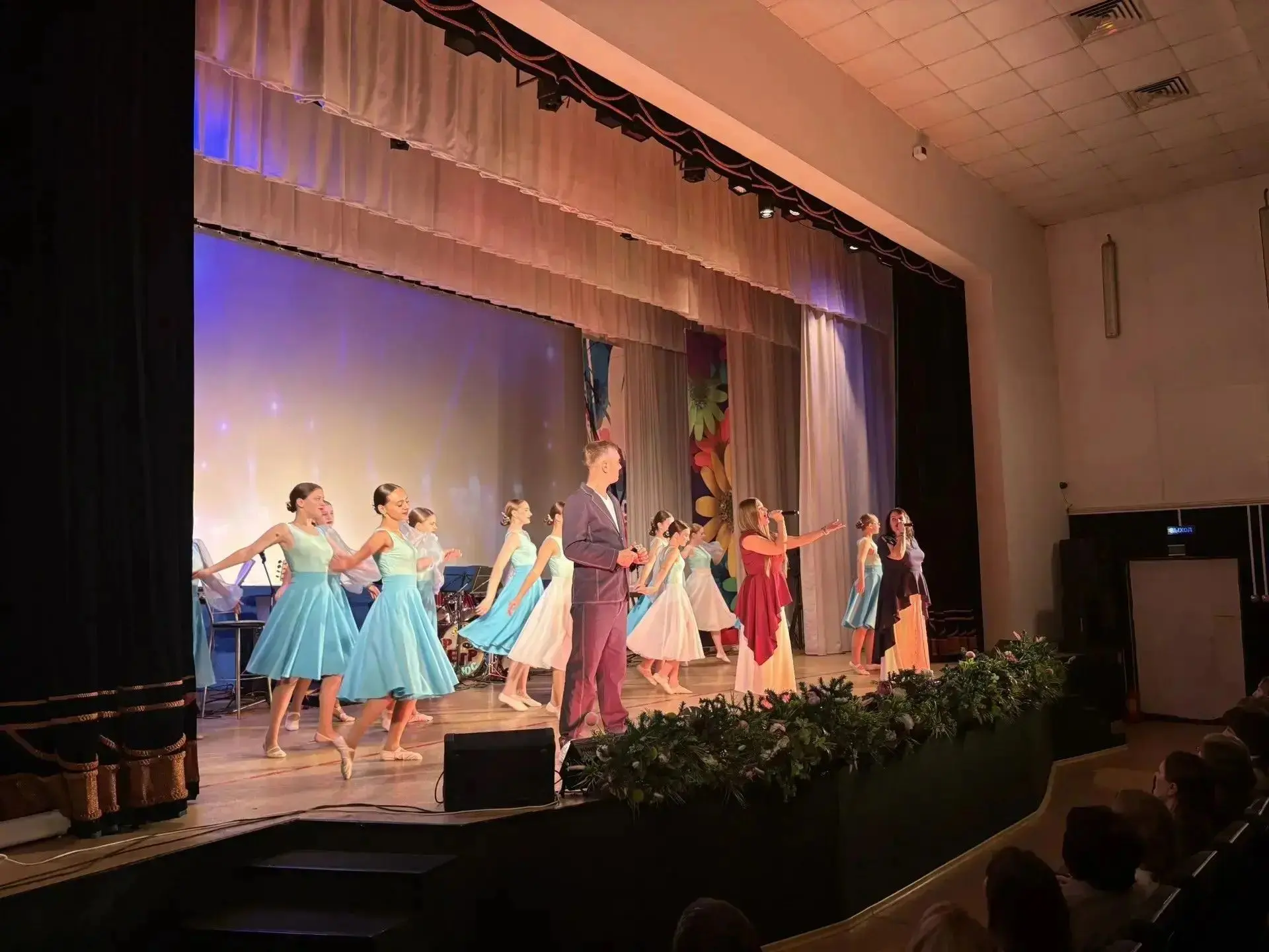 🎉 В КДЦ «Юбилейный» отпраздновали День учителя!