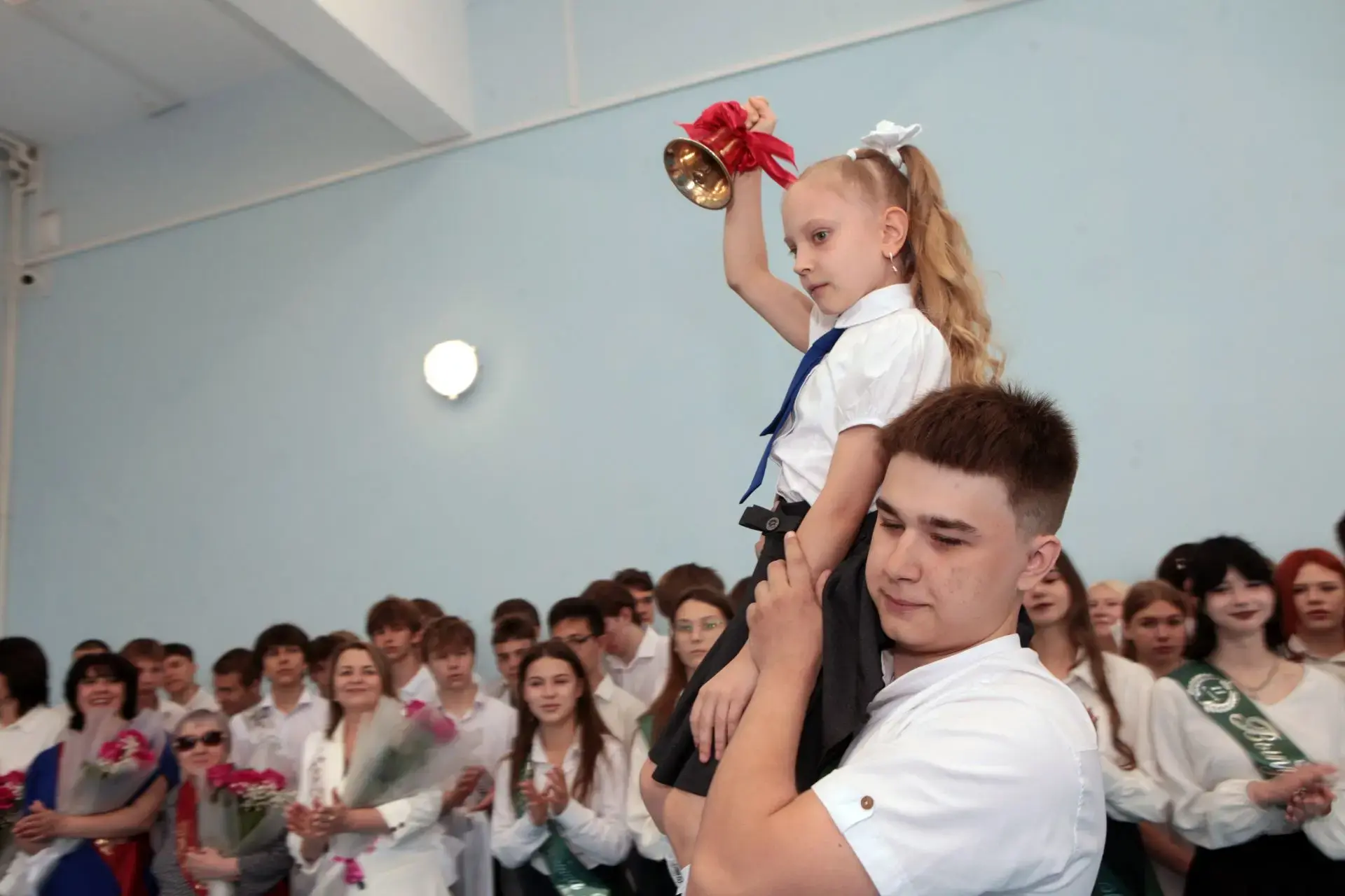 🎓 Последний звонок-2026: грустный и важный рубеж  Сегодня 7️⃣3️⃣3️⃣ девятиклассника и 1️⃣9️⃣8️⃣ один