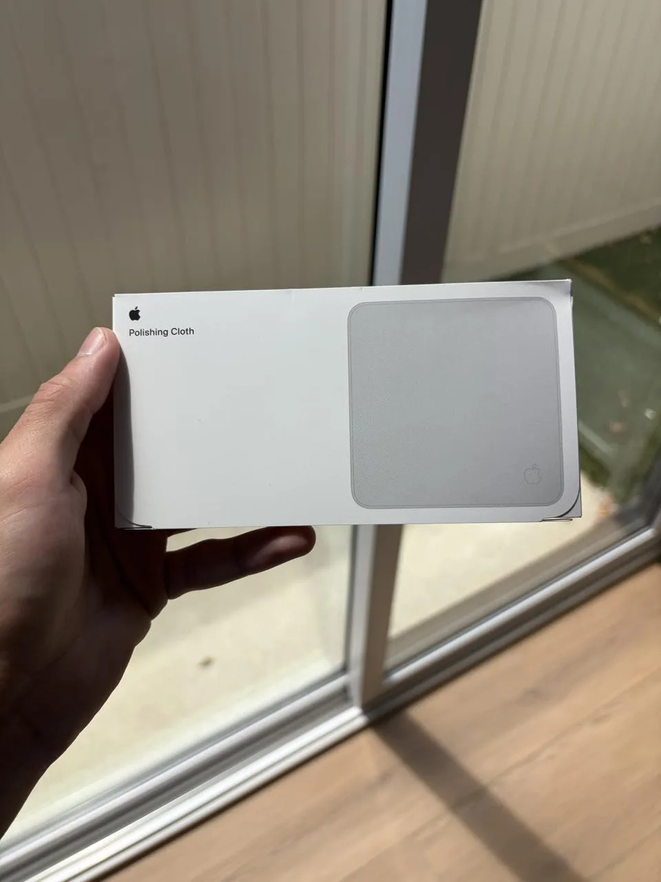 Шринкфляция добралась до святого - салфеток Apple.