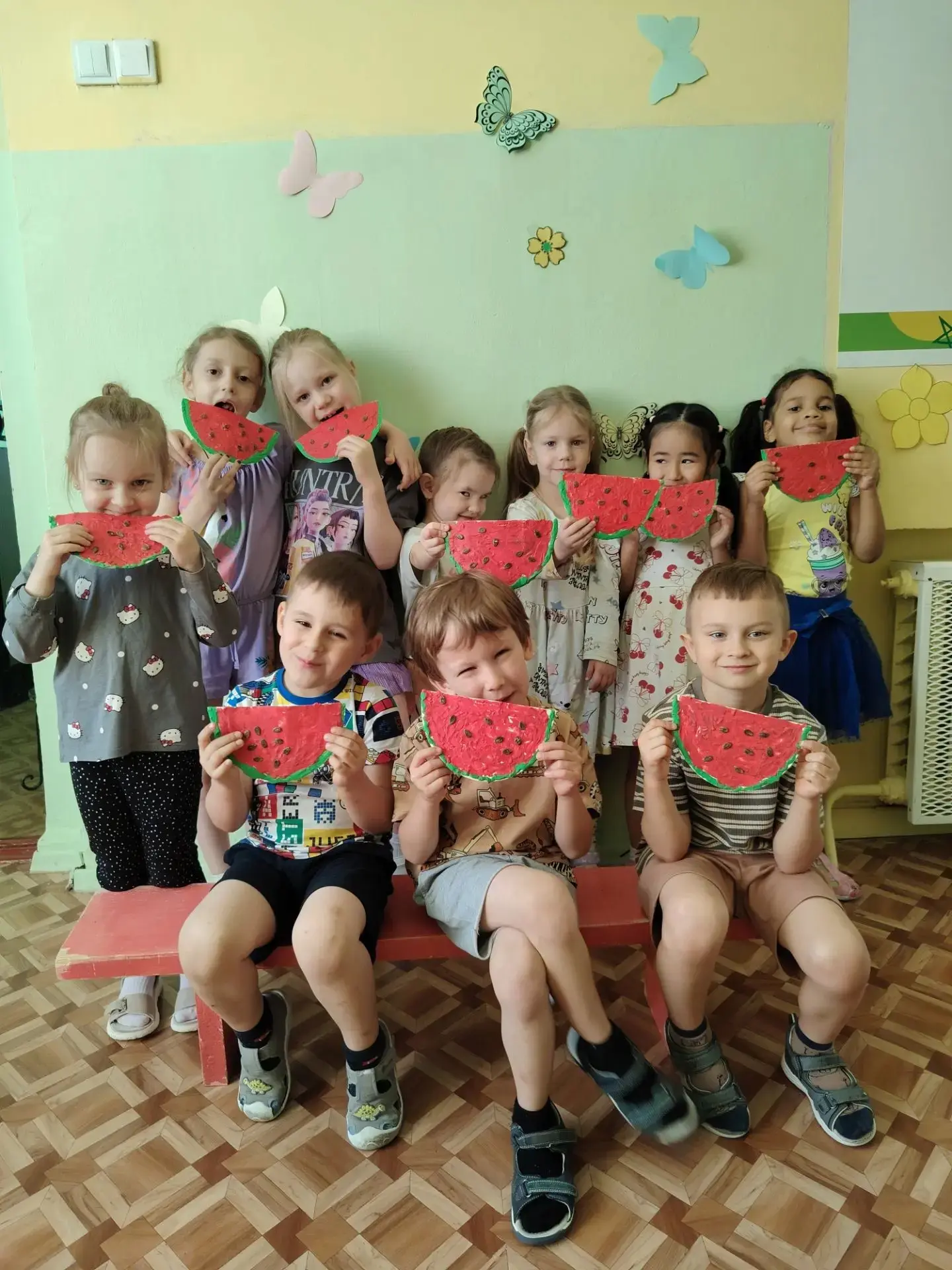 ☀️ Сочные арбузы в нашей средней группе! ☀️

Сегодня у нас был настоящий летний творческий праздник 