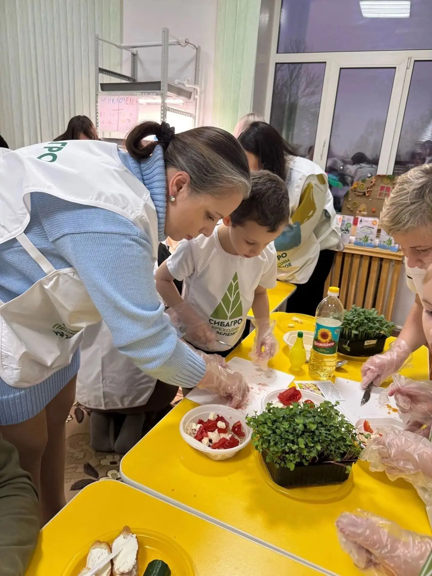 🌱 А ваши дети знают, что салат можно вырастить без земли?