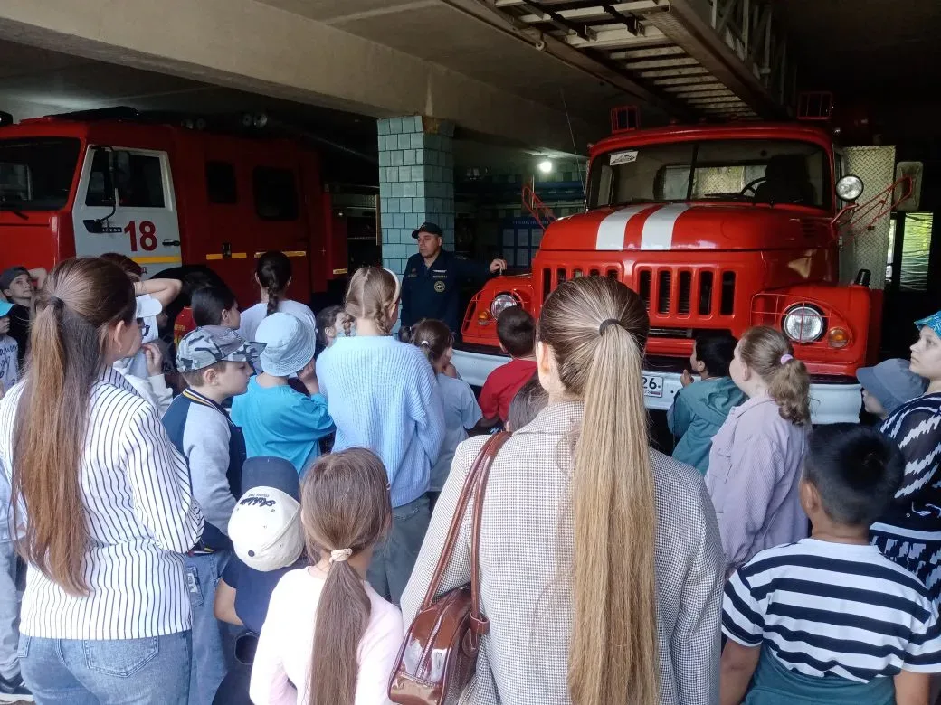 "Безопасность начинается здесь: экскурсия в пожарную часть"