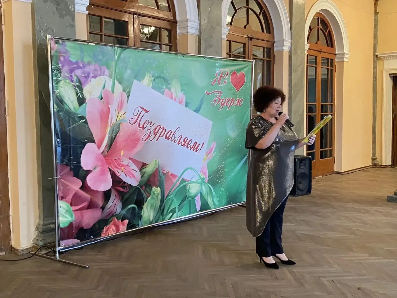 Сегодня, в Зугрэсском Дворце культуры состоялась тематическая программа ко Дню медицинского работник