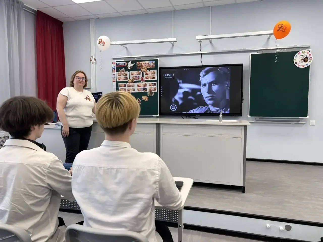 💥ПАМЯТЬ ЖИВА  Песни о войне вчера в Лицее пели все... Последний месяц учебы в Лицее начался с традиц