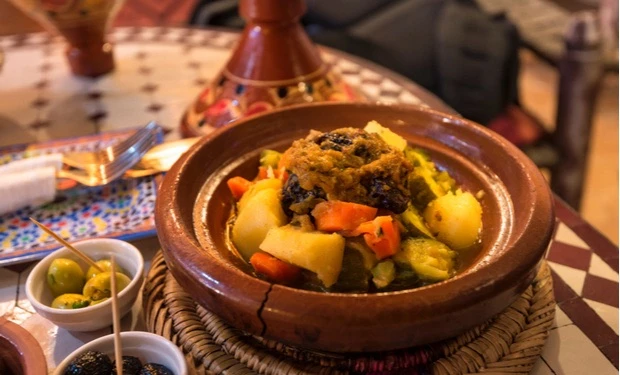 Вкус Марокко: как правильно есть тажин руками, ломать хлеб и пить «пенный» чай