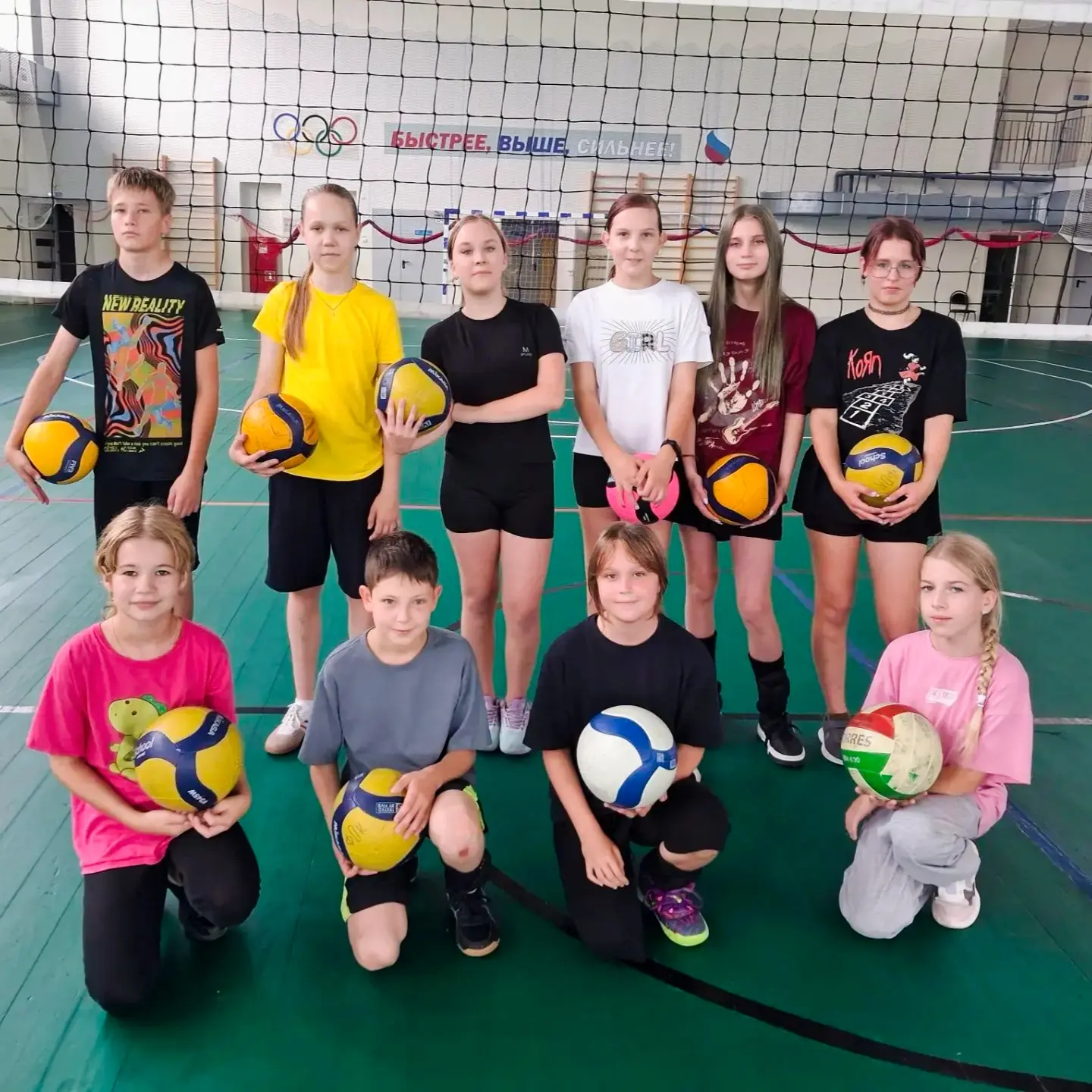 🏐Кроссовки расчехлены, наколенники застегнуты. В зале снова раздаются звонкие удары мя...