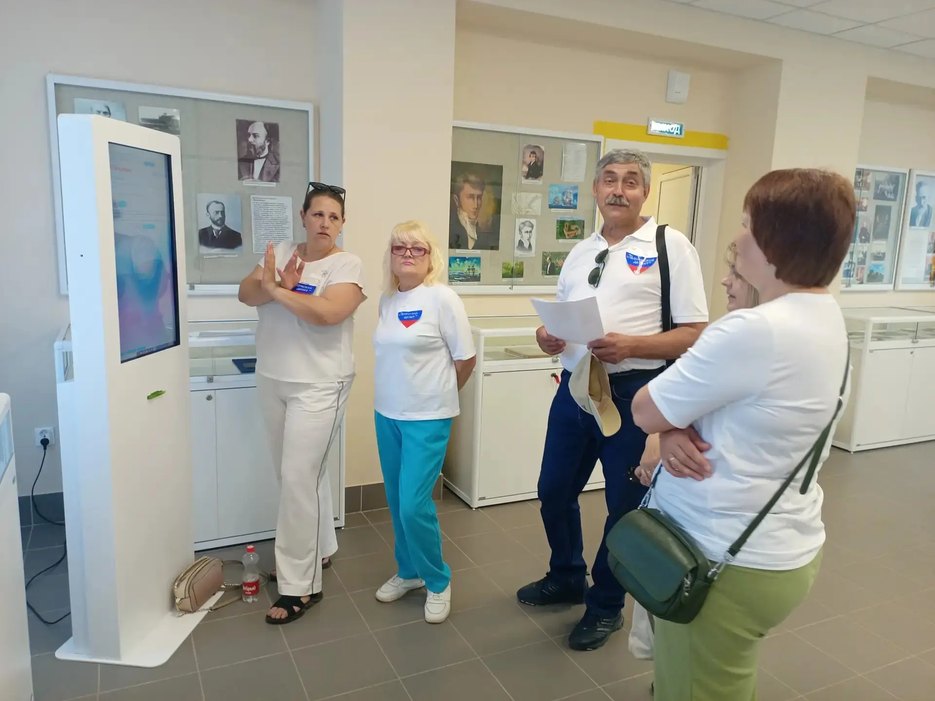 Наше путешествие во времени на исторической станции продолжается!

После учеников эстафету знаний по