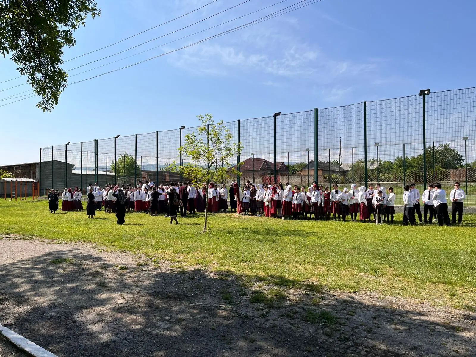 В школе проведено учебно - практическое занятие по действиям при угрозе теракта - тренировка для пер