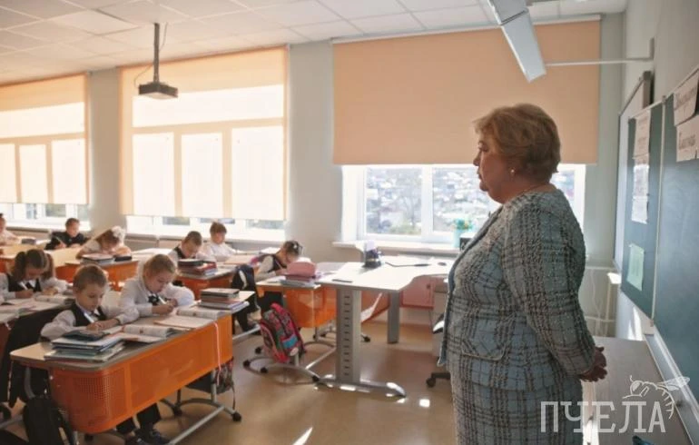👩‍🏫 В Челябинской области педагоги с большим стажем работы могут выйти на пенсию по с...