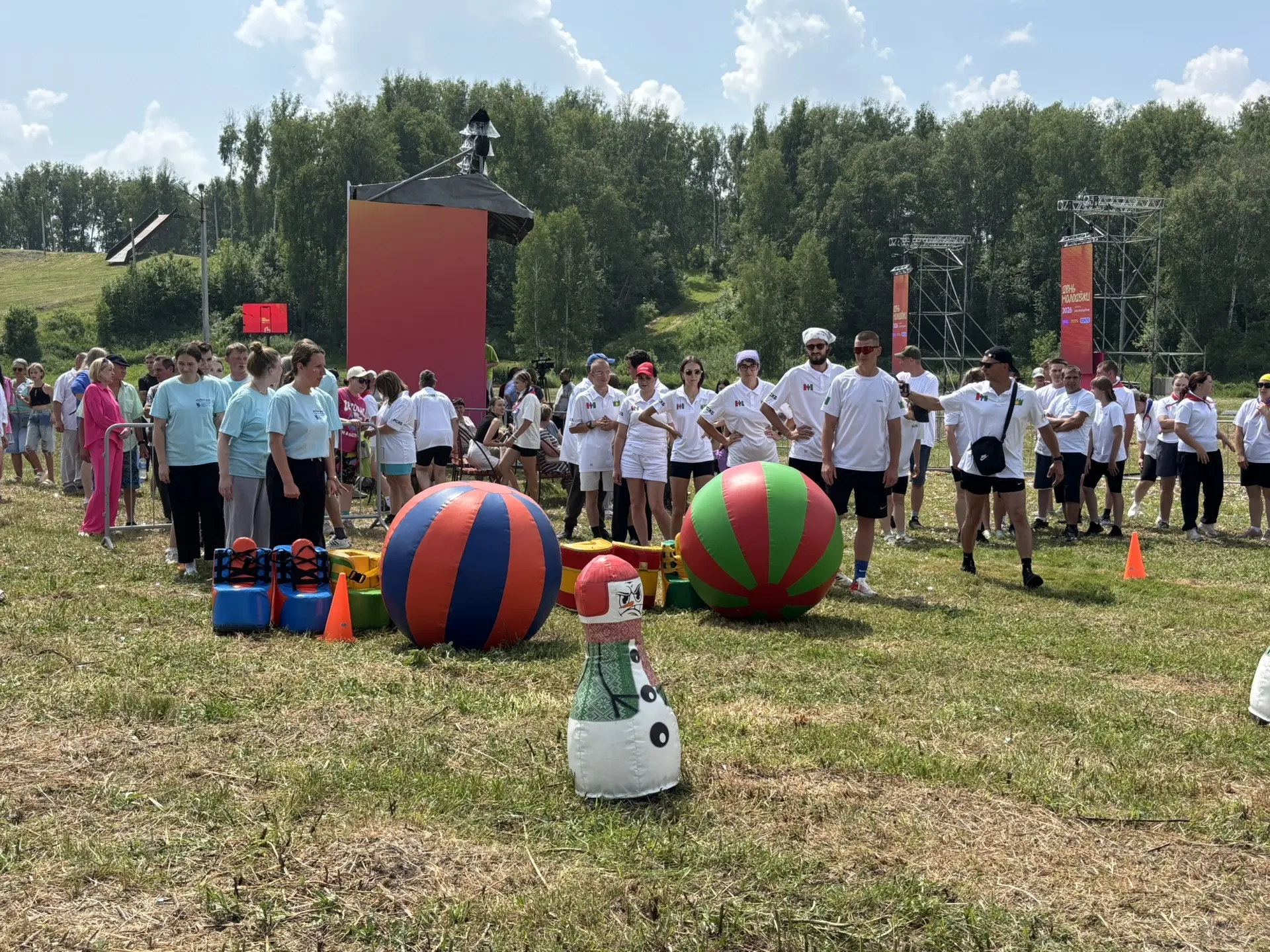 Большие гонки по - маслянински! 

⚽️На Дне молодёжи в Молодёжной столице Новосибири 2026 состоялись 