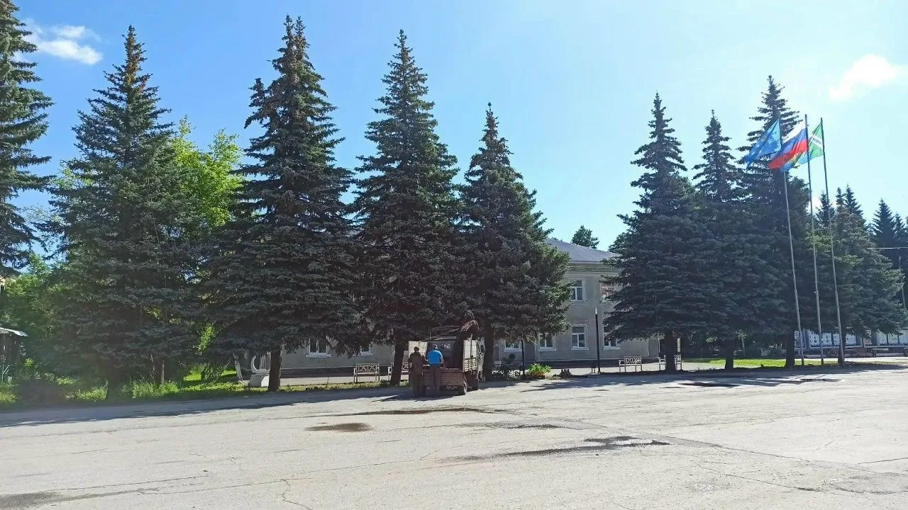 Сегодня приступили к ограждению площади,   прилегающей  к Майнской детской школе искусств имени  В.Н