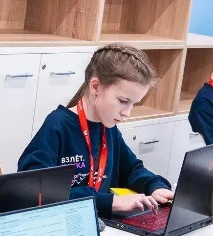 🏆 Семиклассница Элина Морозова, участница образовательной программы «Олимпиадное программирование» 