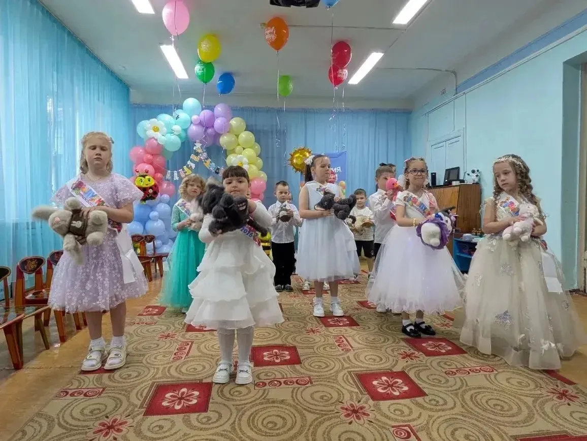 28 мая у наших дошкольников прошел Выпускной бал 💃🕺Выпускной – это как «порог» из дет...