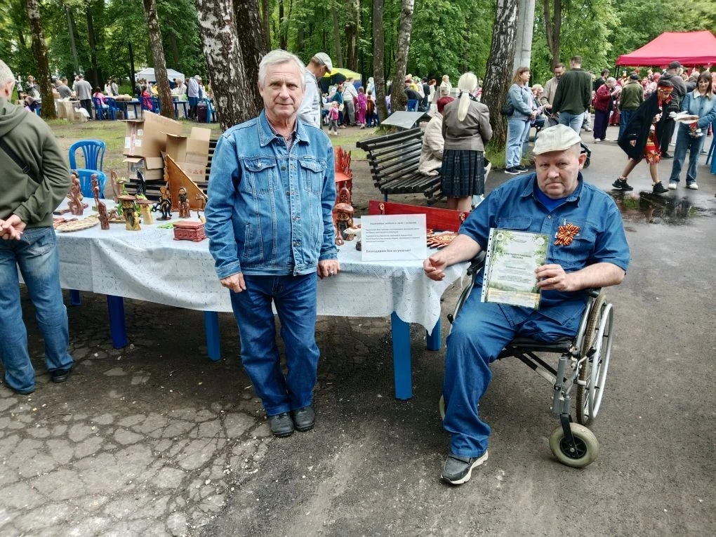30 мая проживающие Ковровского дома- интерната совместно с инструктором по труду Урванц...